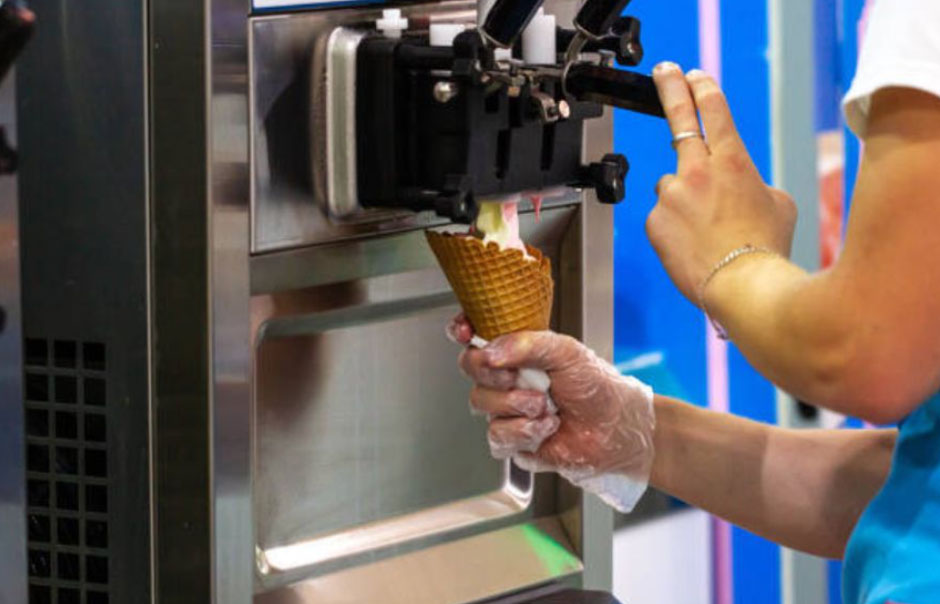 How Soft Serve Machine Works to Create Creamy Treats?​