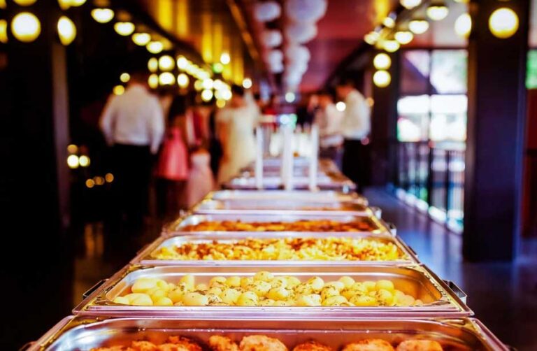 What Are the Benefits of Using a Hot Food Counter?